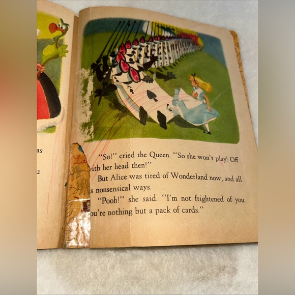 A Little Golden Book - Alice In Wonderland Meets The White Rabbit 1951 - Picture 13 of 16